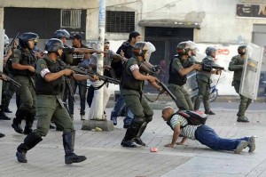Enfrentamientos-estudiantil-Caracas-Venezuela-AFP_CLAIMA20140212_0191_14