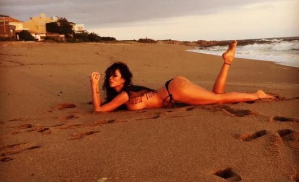 modelo argentina Karina Jellinek difrutando Punta del Este a su manera