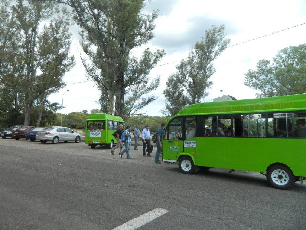 Subiendo al ECOBUS para regresar al Tren y volver a Montevideo