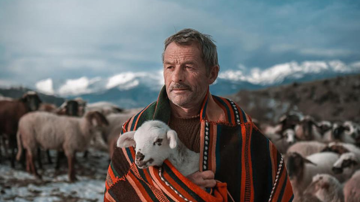 Un pastor de las montañas Ródope en Bulgaria. FOTO: DIMITAR KARANIKOLOV